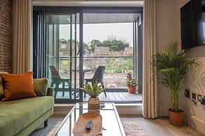 The Quadrant - The Palm Suite