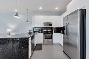 Serenity 3 Bed Townhome 3 Bedroom Townhouse by RedAwning