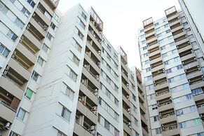 Simply Modern Studio Apartment at Centro City Residence