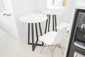 Comfort and Modern Studio at Tree Park Cikokol Apartment