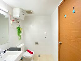 Bright Studio Room at Beverly Dago Apartment