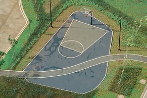 Comfortable 1BR Apartment Emerald Bintaro near British School