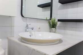 Comfortable 1BR Apartment Emerald Bintaro near British School