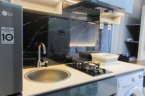 Homey and Comfort Studio at West Vista Apartment