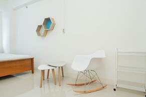 Cozy and Simply 1BR Green Pramuka Apartment
