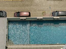 Modern Studio with City View Amethyst Apartment