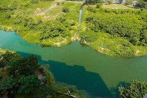 Relaxing Studio at Springlake Summarecon Bekasi Apartment