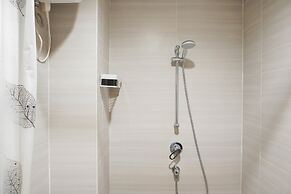 Comfort and Modern Studio at West Vista Apartment