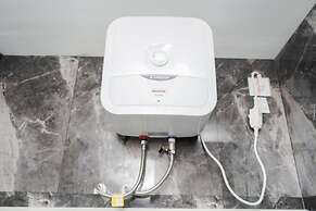 Comfy and Minimalist Studio Apartment at Tuscany Residences