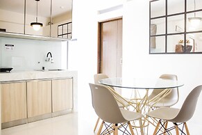 Spacious & Deluxe 2BR Gateway Ahmad Yani Cicadas Apartment