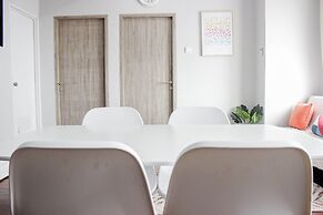 Modern & Gorgeous 2BR Apartment at Newton Residence