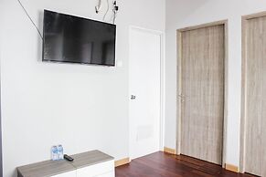 Modern & Gorgeous 2BR Apartment at Newton Residence