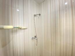 Simply 3BR Apartment at Gateway Ahmad Yani Cicadas