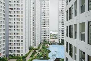 Comfort with Garden View Studio Apartment M-Town Residence