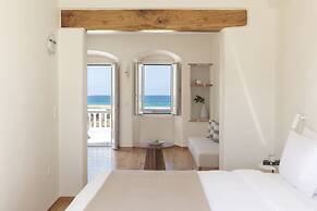 Ammothines Cycladic Suites