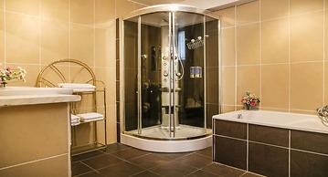 Large Charming Duplex Brussels Historical Center