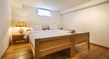 Large Charming Duplex Brussels Historical Center