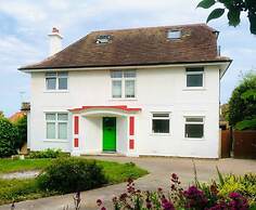 Inviting 5-bed House in Eastbourne