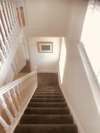 Inviting 5-bed House in Eastbourne