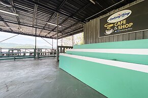 OYO 90317 Ambong Bay Resthouse