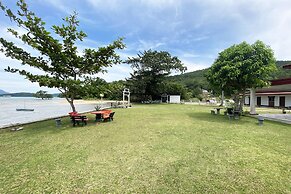 OYO Home 90319 Ambong Bay Resthouse Homes