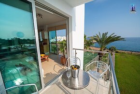 Coralli Spa Beachfront Apartment With Breathtaking Sea Views