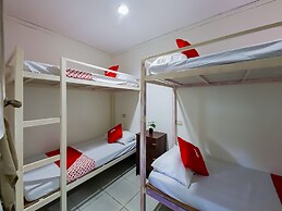 OYO 809 Crowne One Condo