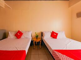 OYO 809 Crowne One Condo