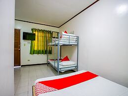 OYO 814 Laurien's Budget Hotel
