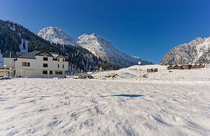 Country Inn & Suites by Radisson, Sonamarg