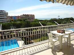 Relax in a our Pool View Apartment - Beahost