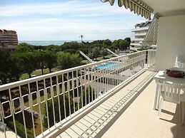 Relax in a our Pool View Apartment - Beahost