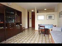 Relax in a our Pool View Apartment - Beahost