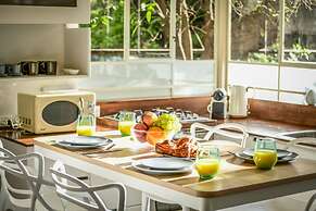 Serene Retreat with Lush Garden by Sea N Rent