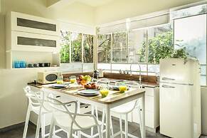 Serene Retreat with Lush Garden by Sea N Rent