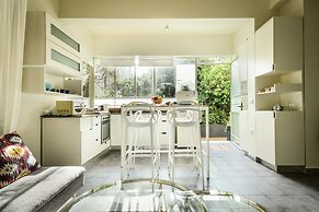 Serene Retreat with Lush Garden by Sea N Rent