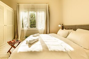 Serene Retreat with Lush Garden by Sea N Rent