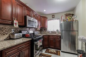 Modern Cozy 3br Home Just 10 Mins From Jfk! 3 Bedroom Residence by Red