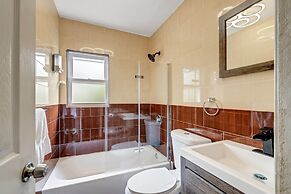 Modern Cozy 3br Home Just 10 Mins From Jfk! 3 Bedroom Residence by Red