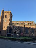 5-bed Town House in Newport