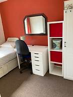 5-bed Town House in Newport