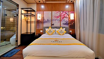 HANZ Friday Premium Hotel