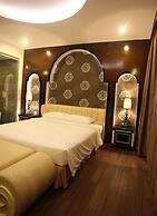 HANZ Friday Royal Hotel