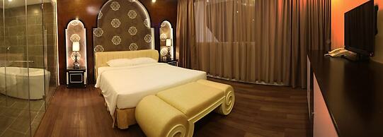 HANZ Friday Royal Hotel