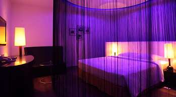 HANZ Friday Royal Hotel