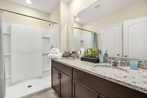 6 Bed 4 Bath Solterra Beautiful Home! 6 Bedroom Villa by RedAwning