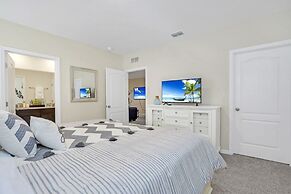 6 Bed 4 Bath Solterra Beautiful Home! 6 Bedroom Villa by RedAwning