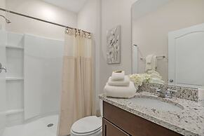 6 Bed 4 Bath Solterra Beautiful Home! 6 Bedroom Villa by RedAwning