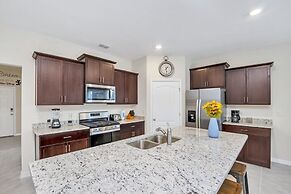 6 Bed 4 Bath Solterra Beautiful Home! 6 Bedroom Villa by RedAwning