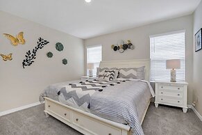 6 Bed 4 Bath Solterra Beautiful Home! 6 Bedroom Villa by RedAwning